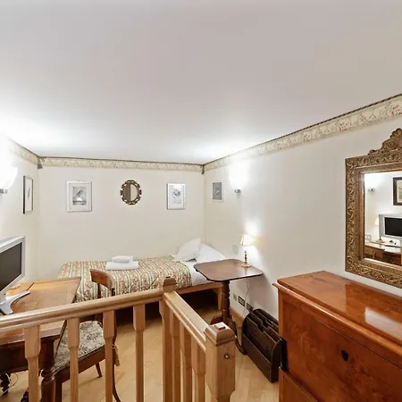 Classic Historical Apt Center Apartment *