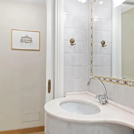 Classic Historical Apt Center *