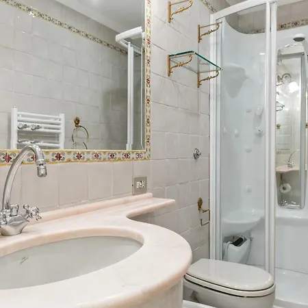 Classic Historical Apt Center *